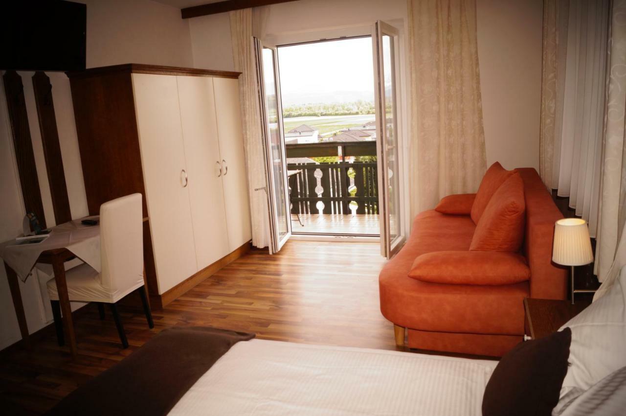 Dreibettzimmer mit Balkon